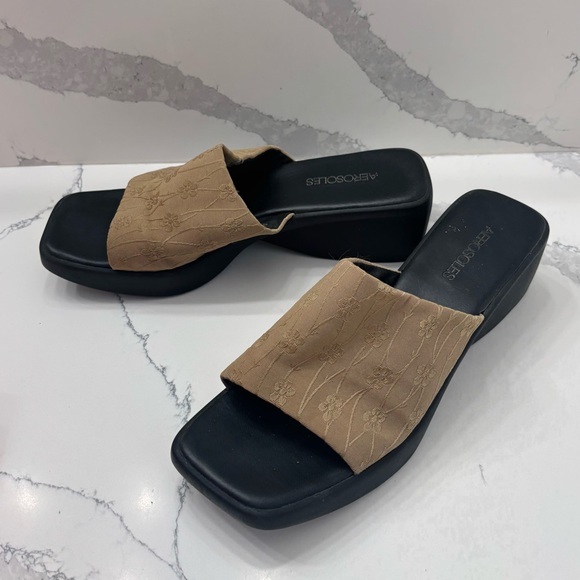 Vintage Women’s 10 Aerosoles Tan Wedge Heels - Picture 2 of 8